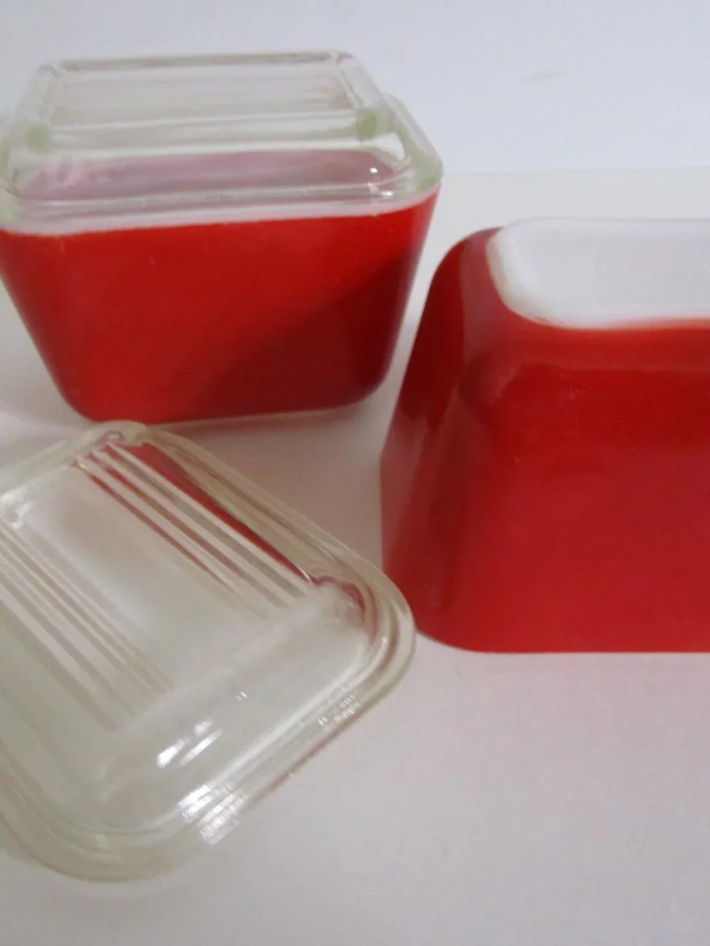 501 Fridgies Primary Red Ridge Top Lids USA Vintage 1950s
